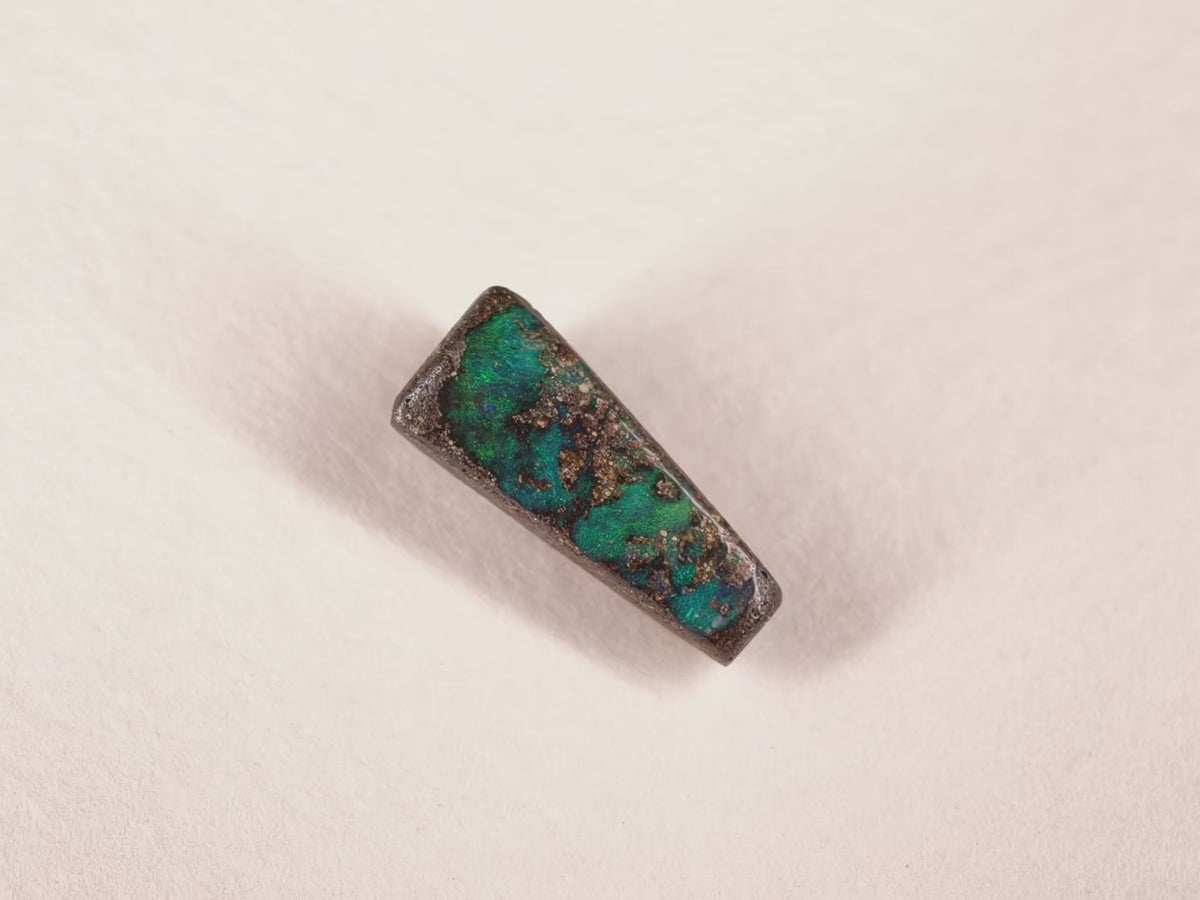Opale boulder d’Australie — forme libre — 4,6 ct