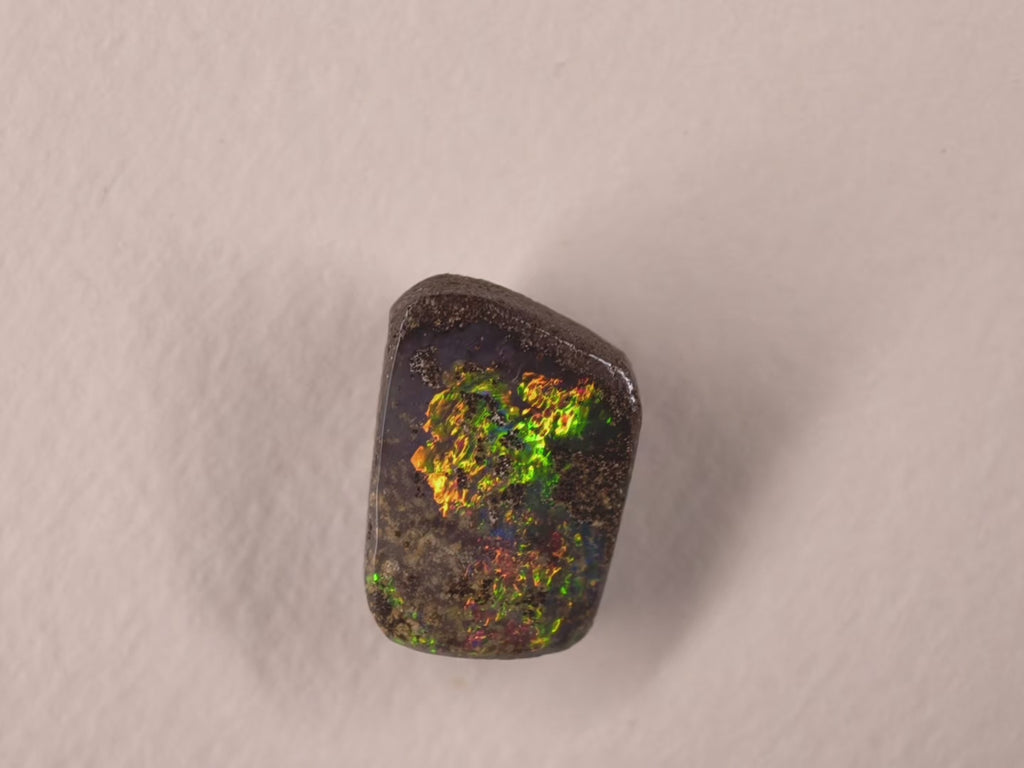 Opale boulder d’Australie — forme libre — 11,2 ct