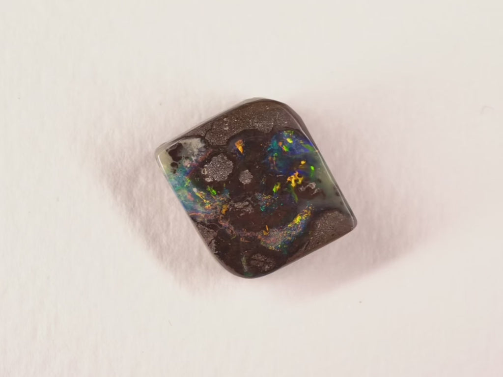 Opale boulder d’Australie — forme libre — 20,7 ct