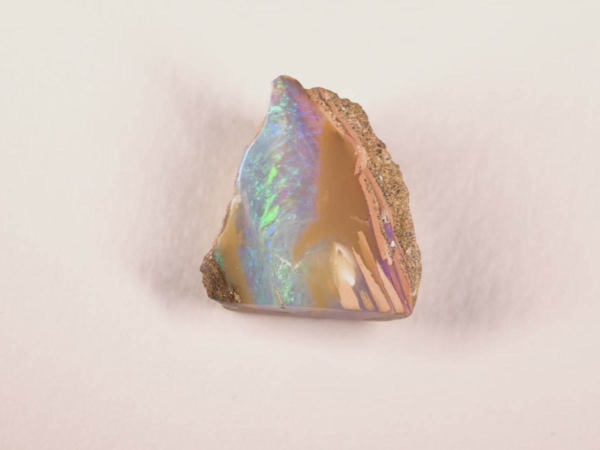 Duo d’opales boulder d’Australie — forme libre — 50 ct