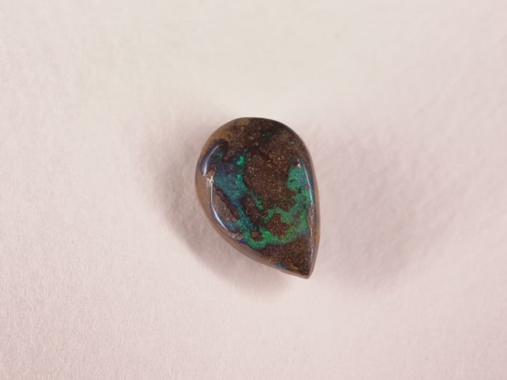 Opale boulder d’Australie — goutte — 4,9 ct