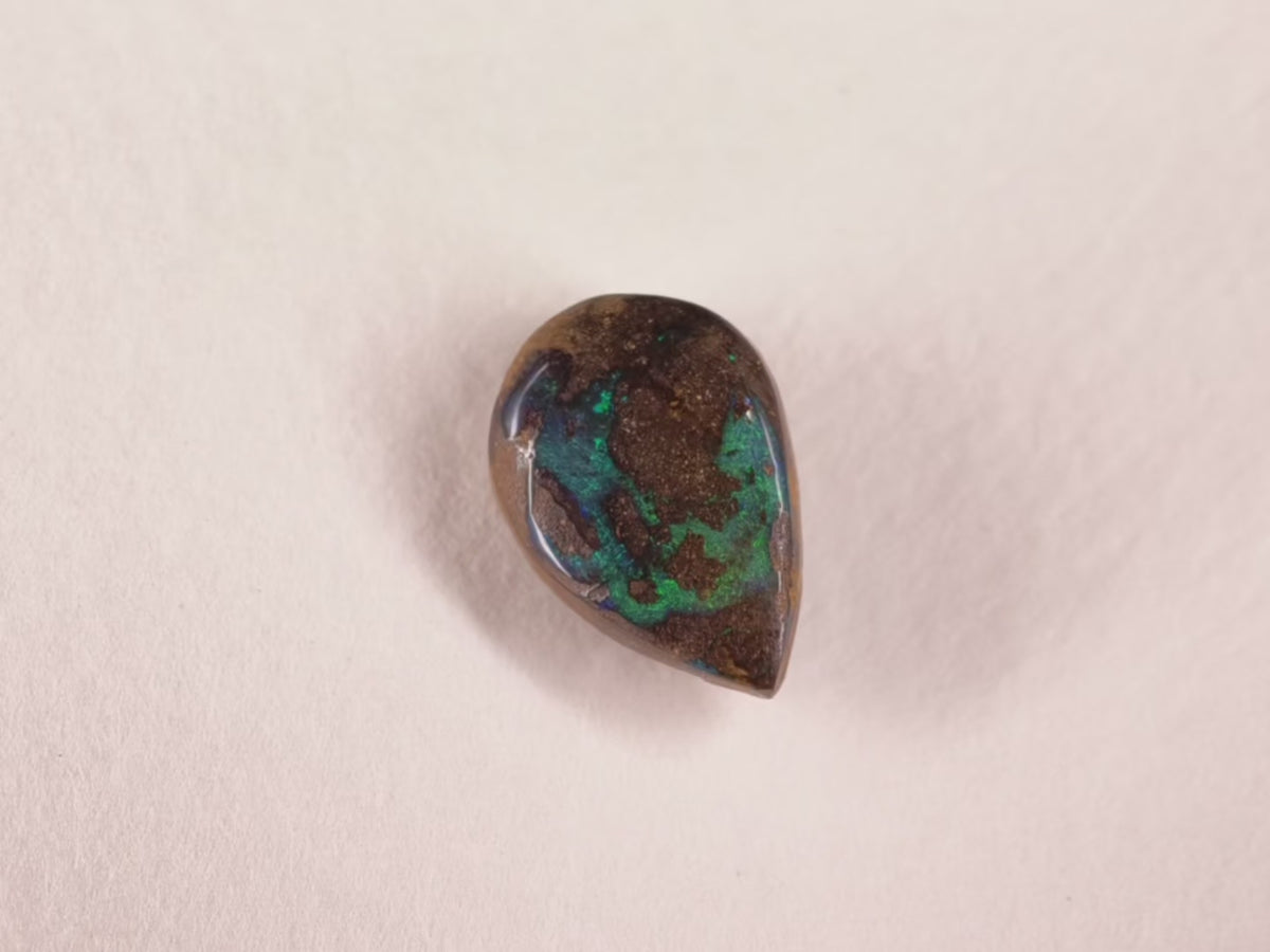Opale boulder d’Australie — goutte — 4,9 ct