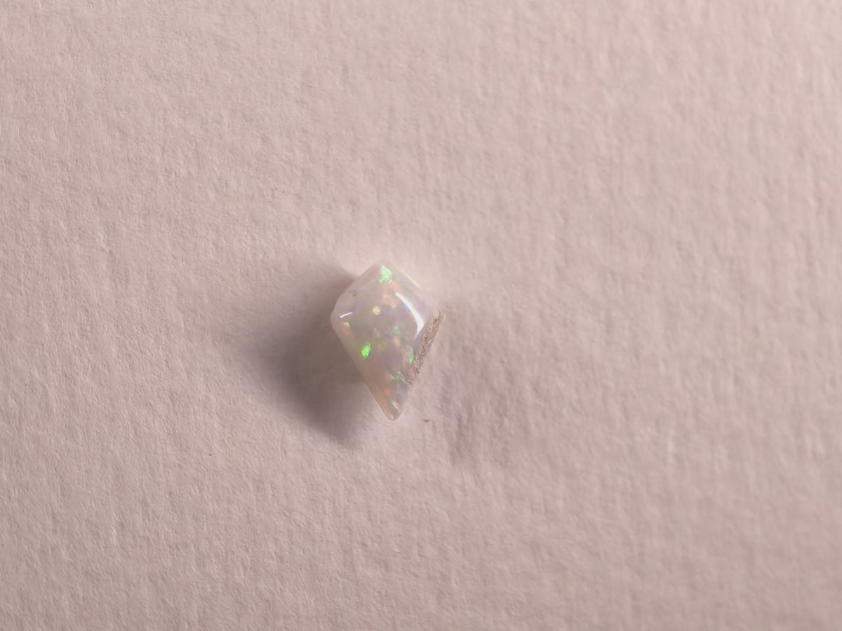 Opale d’Australie — cerf-volant — 0,8 ct