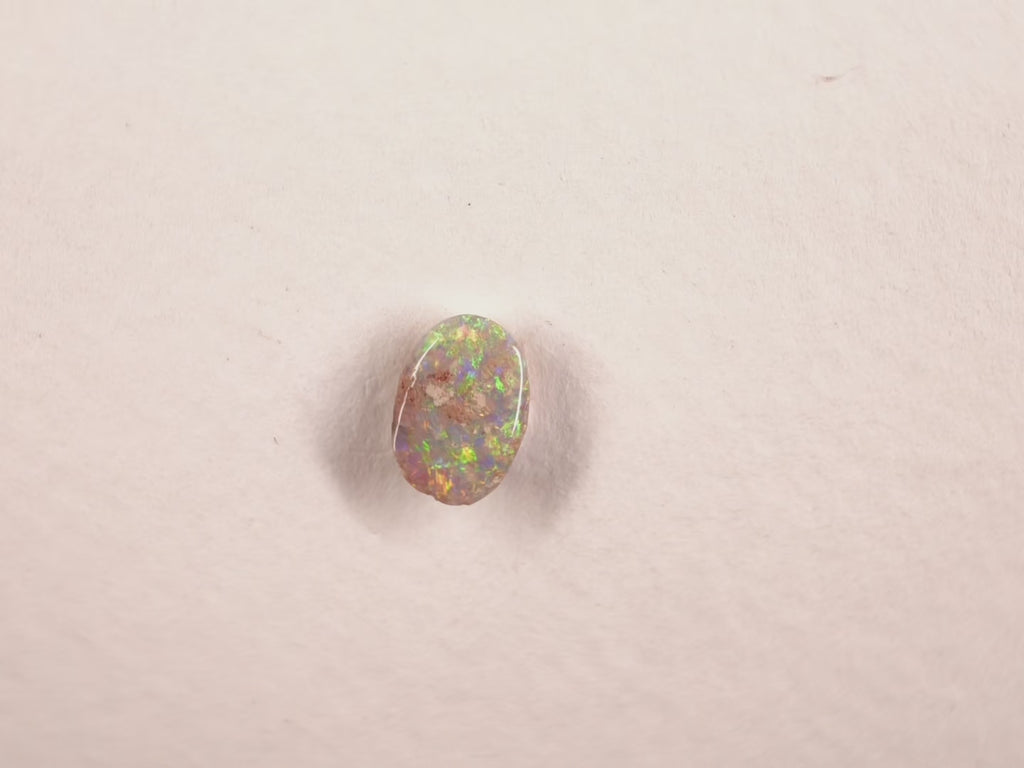 Opale boulder d’Australie — ovale — 0,65 ct
