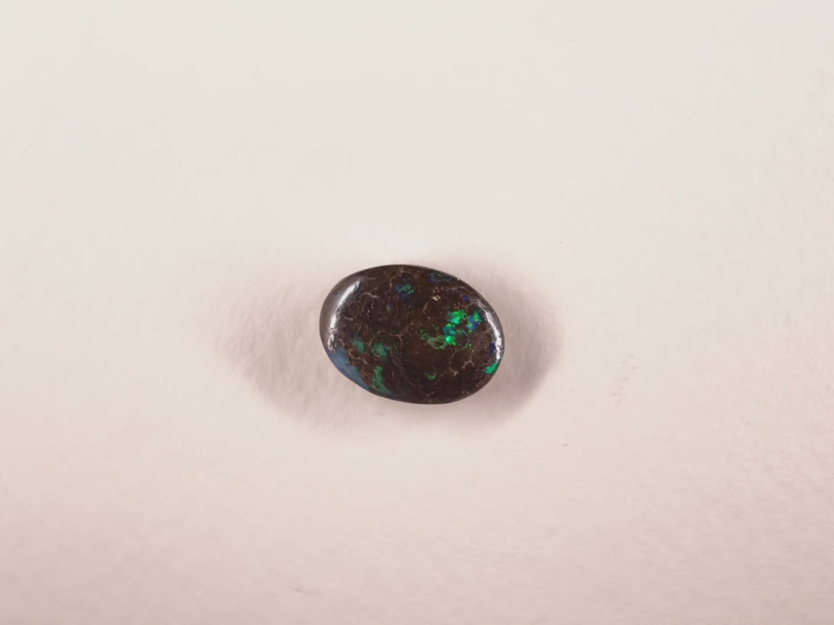 Opale boulder d’Australie — ovale — bleu, vert — 3,7 ct