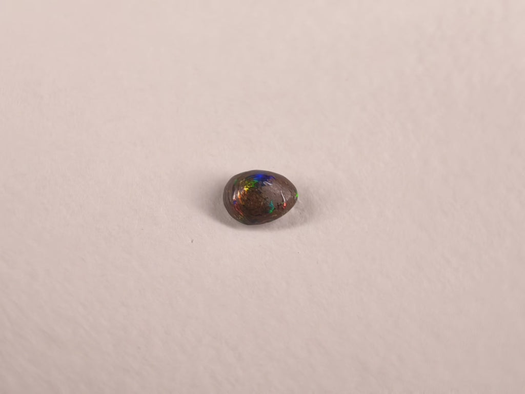 Opale boulder d’Australie — forme libre — 0,65 ct