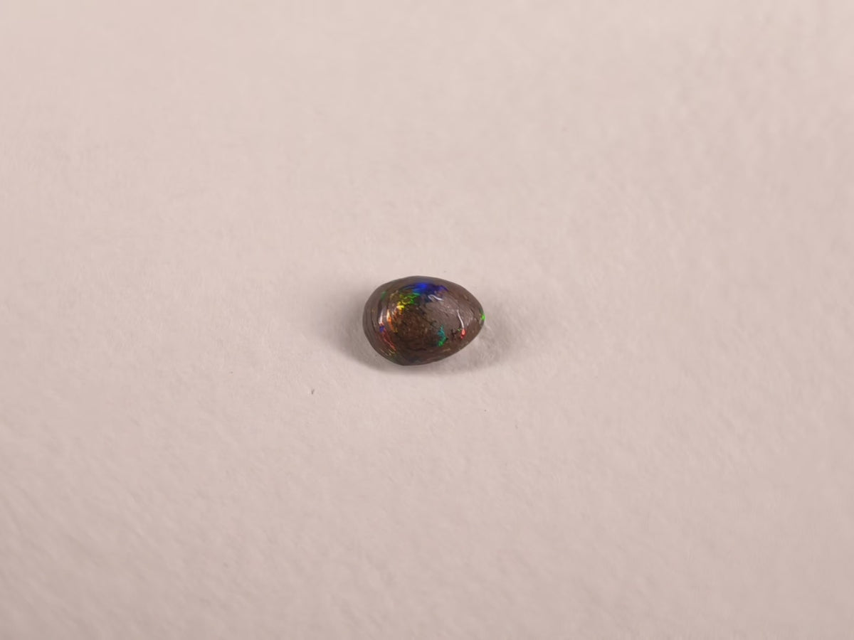 Opale boulder d’Australie — forme libre — 0,65 ct