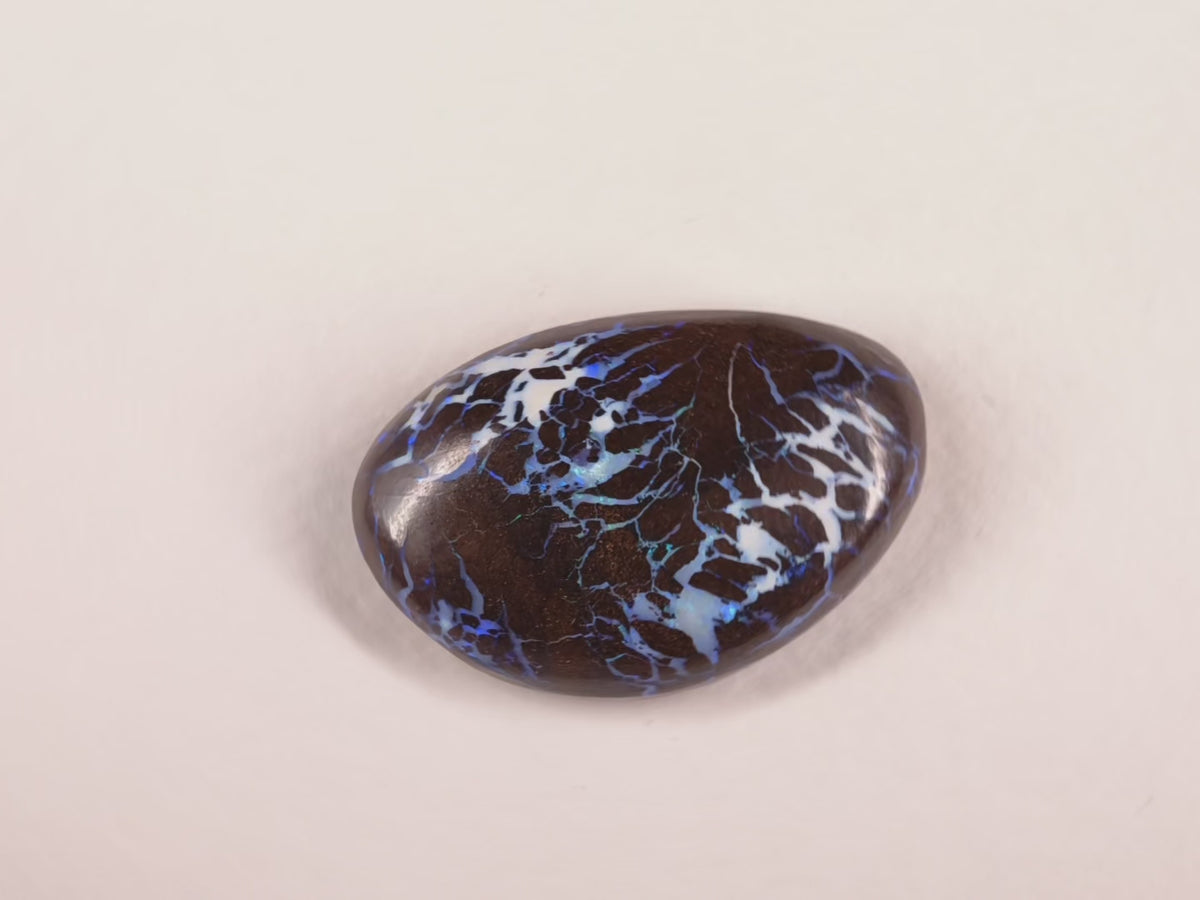 Opale boulder d’Australie — forme libre — bleu-vert — 28 ct