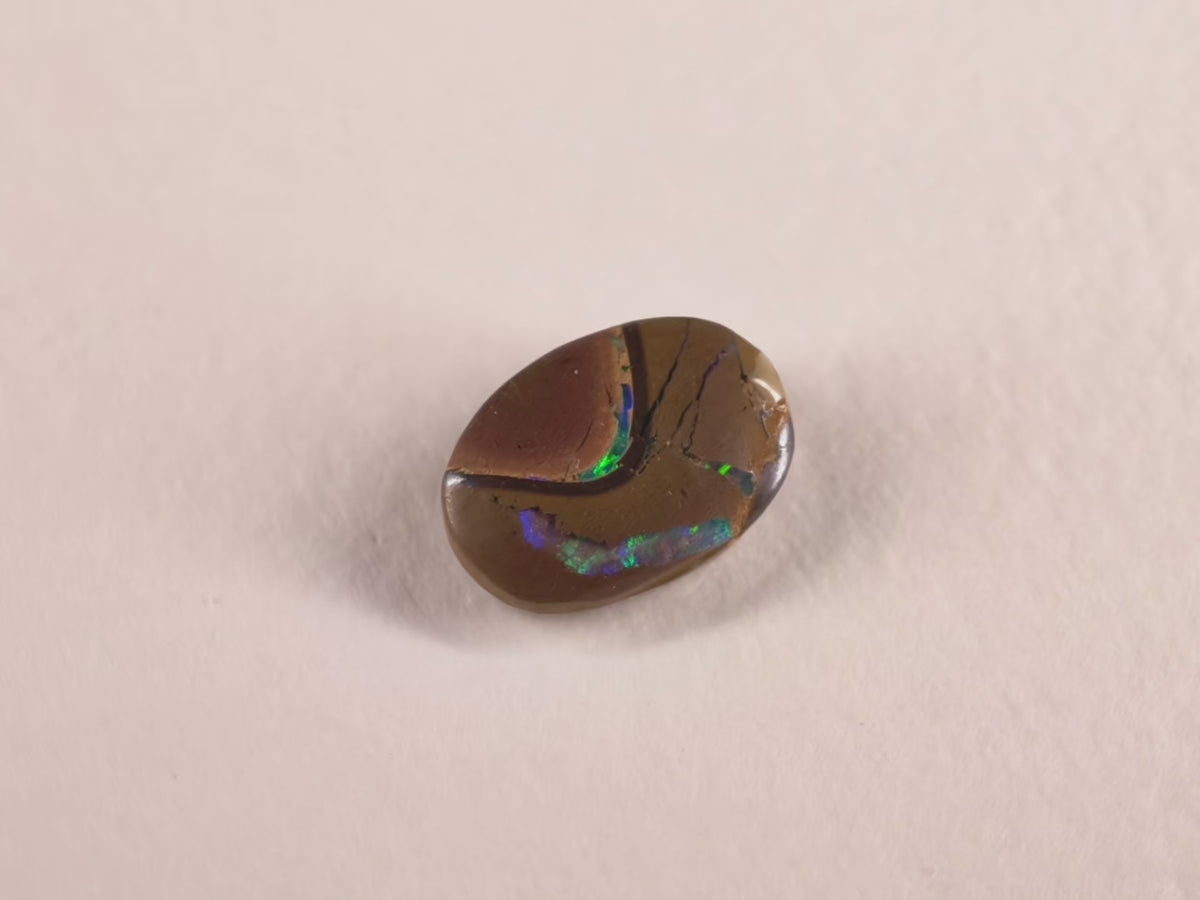 Opale boulder d’Australie — ovale — 4,9 ct
