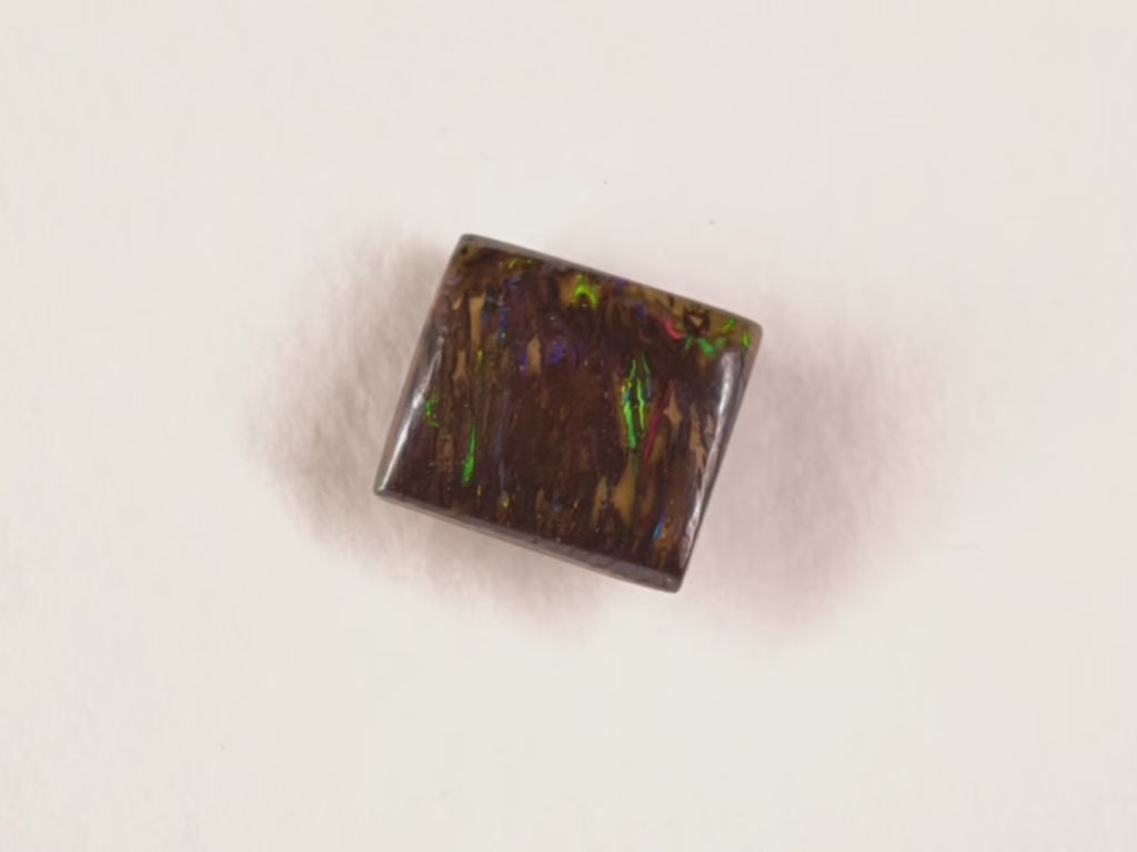 Opale boulder d’Australie — carré — 2,75 ct