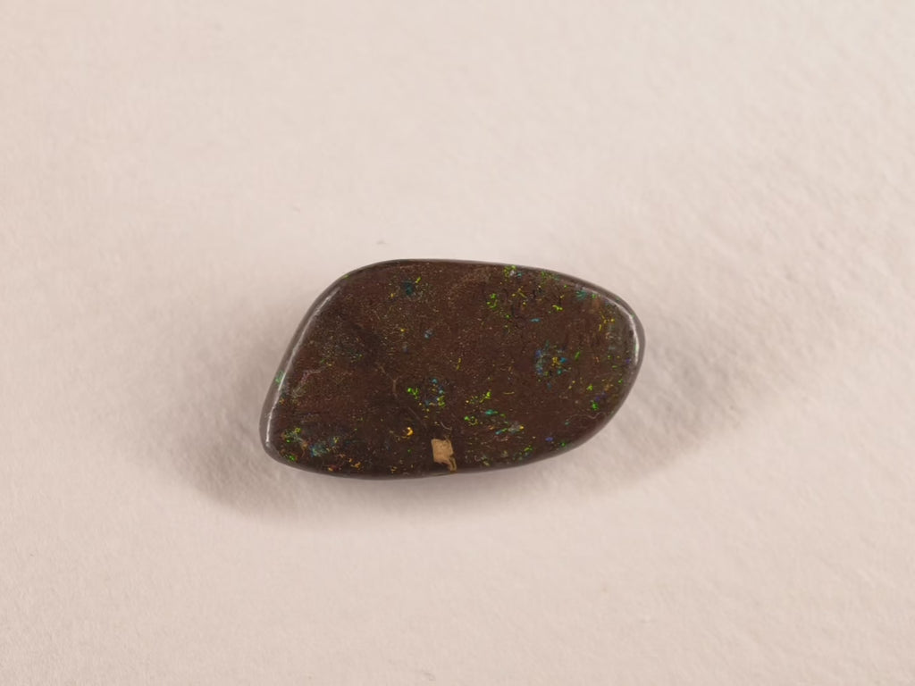Opale boulder d’Australie — forme libre — 11 ct