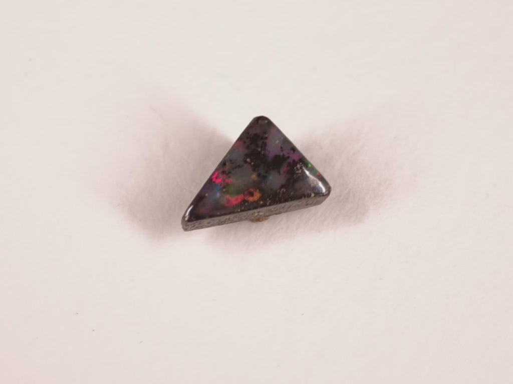 Opale boulder d’Australie — triangle — 2 ct