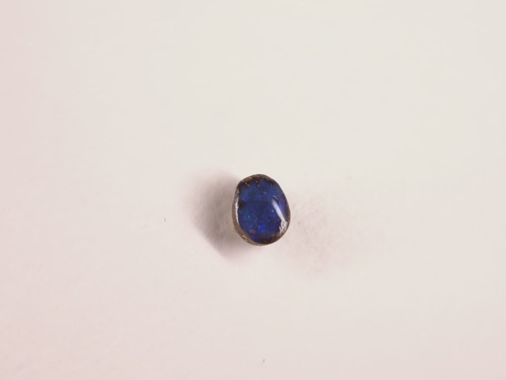 Opale boulder d’Australie — ovale — 5,3 × 7 × 3 mm