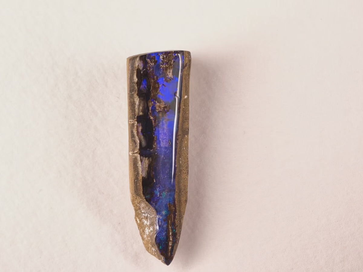 Opale boulder d’Australie — forme libre — 17,7 ct